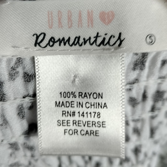 Urban Romantics Leopard Print Women's Flowy Top - Picture 7 of 7